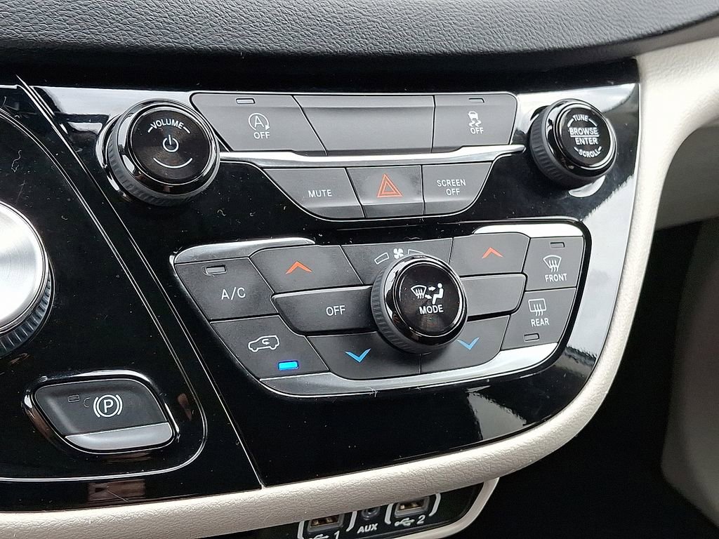 Used 2022 Chrysler Voyager LX image 17