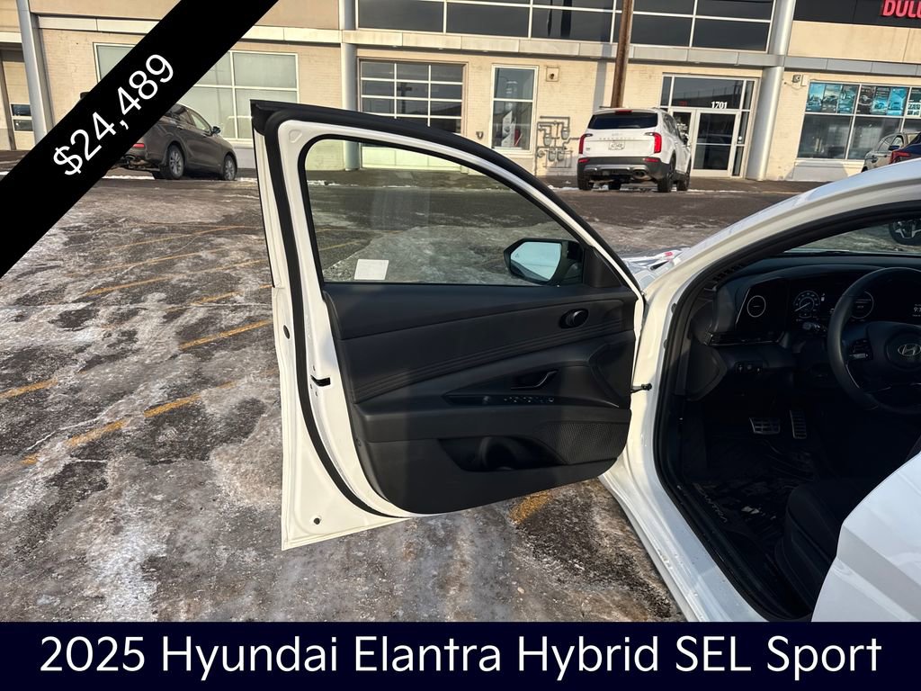 Used 2025 Hyundai Elantra SEL image 10