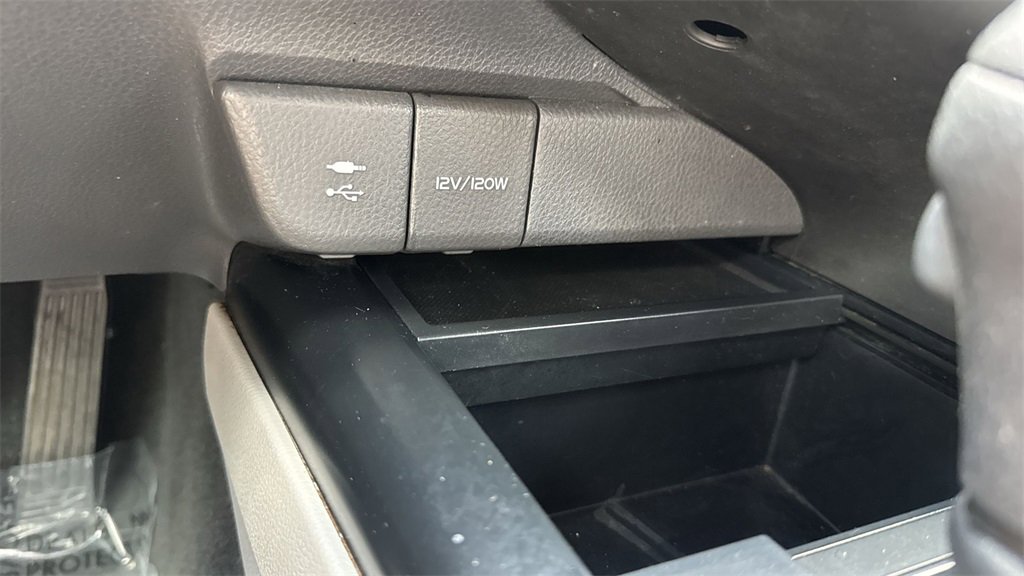 Used 2018 Toyota Camry L image 52