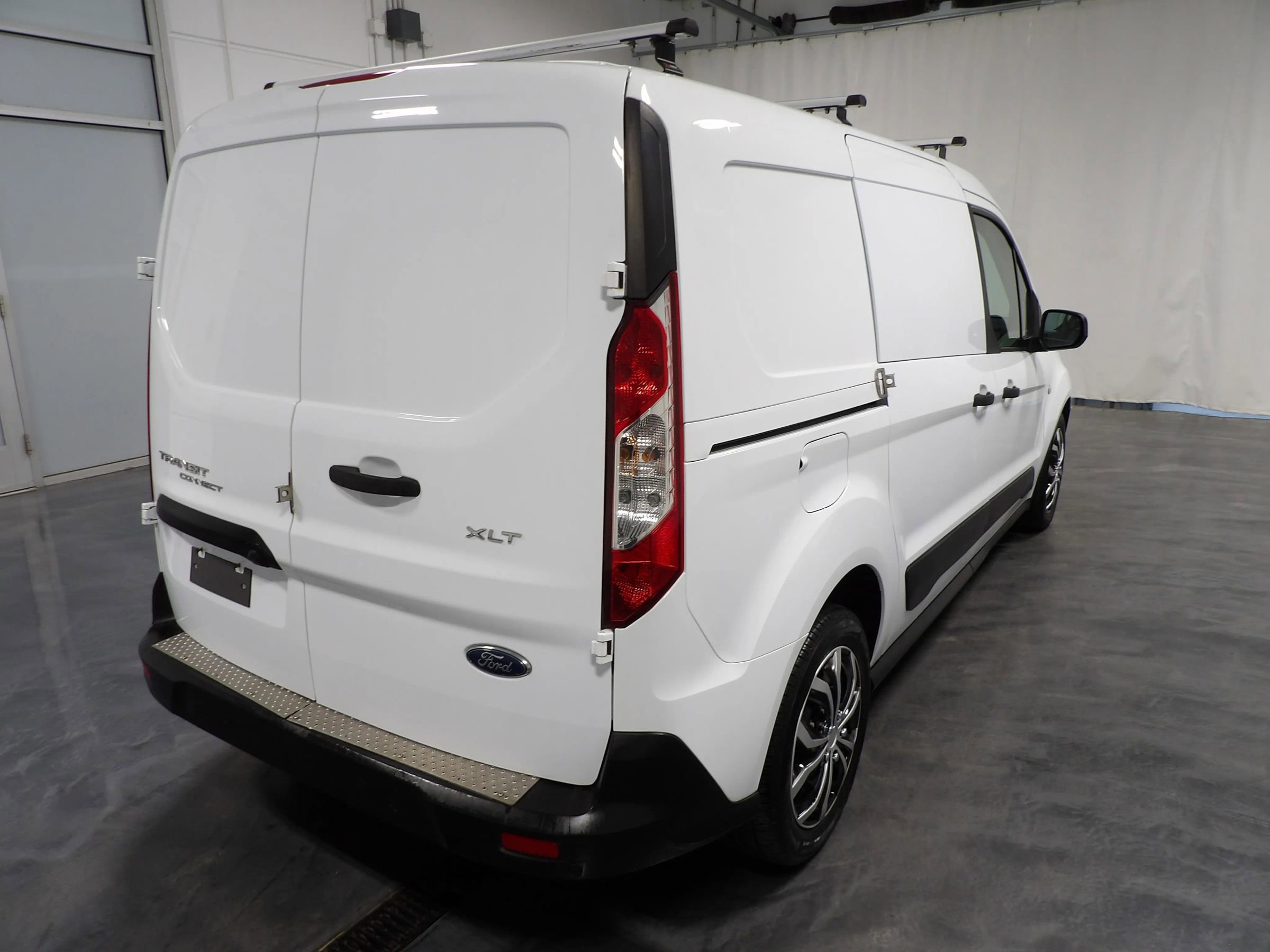 Used 2019 Ford Transit Connect XLT w/ Driver-Assist Package image 4