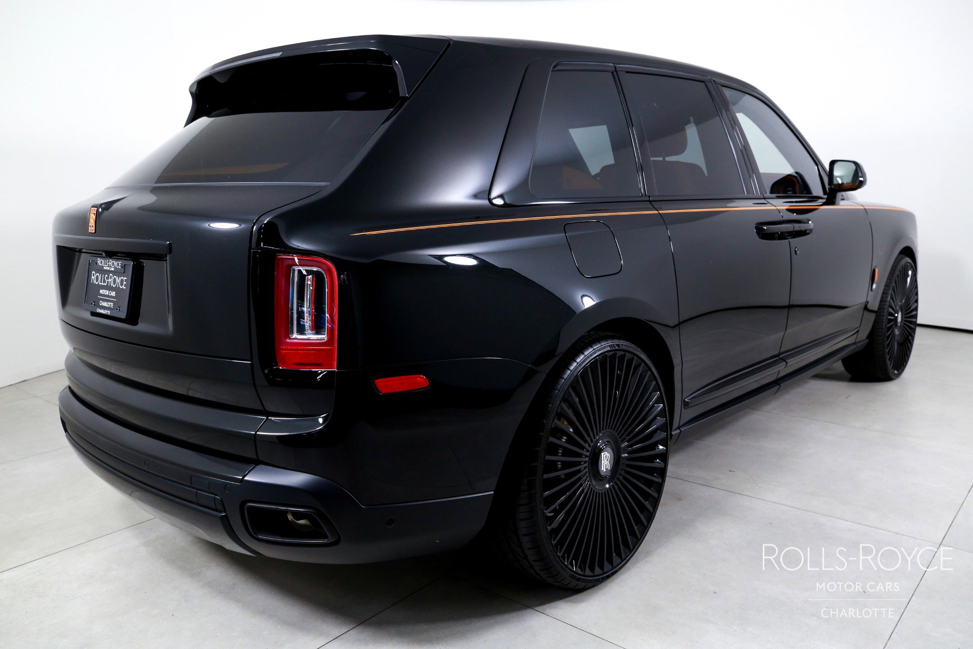 Used 2023 Rolls-Royce Cullinan AWD/4WD image 2