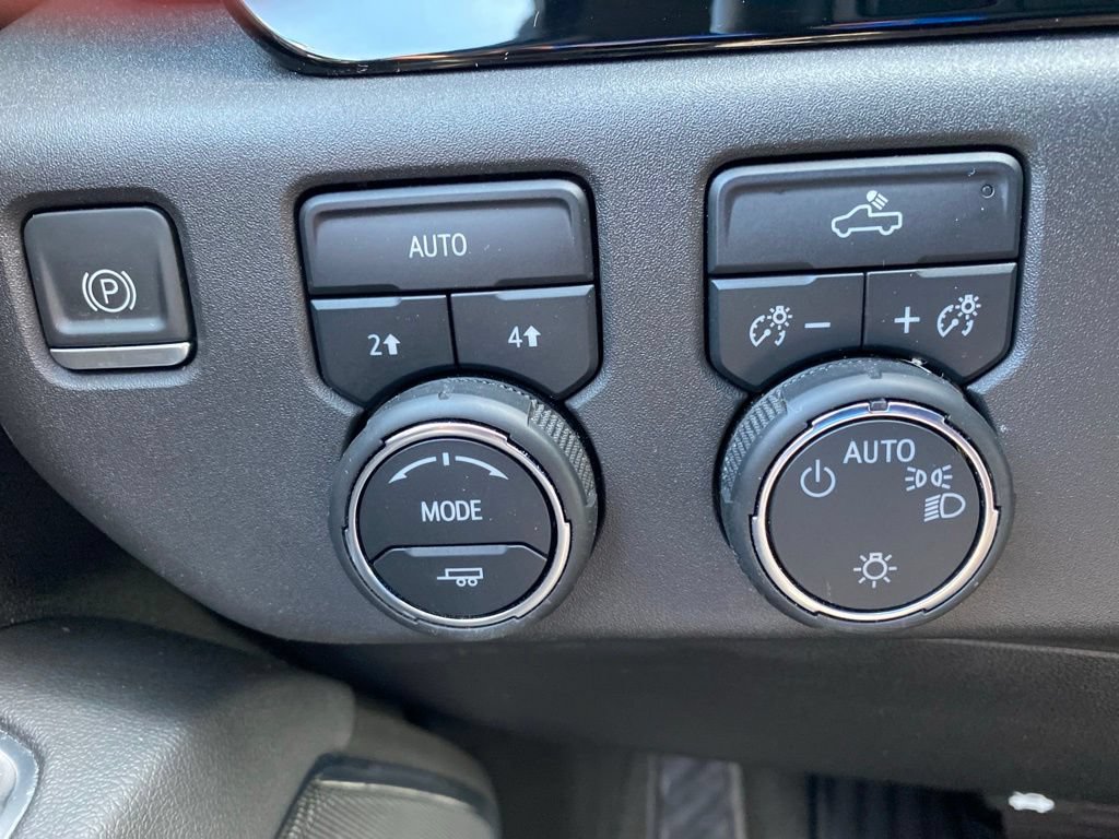 Used 2023 Chevrolet Silverado 1500 LT AWD/4WD image 14