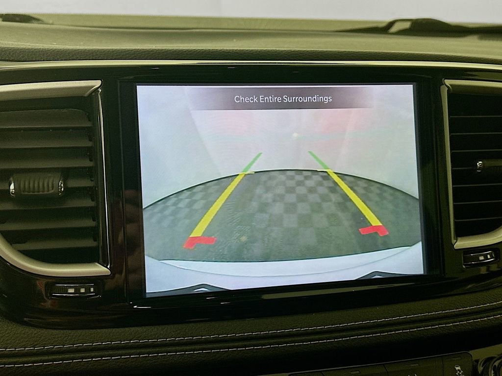 Used 2023 Chrysler Pacifica Touring-L image 18