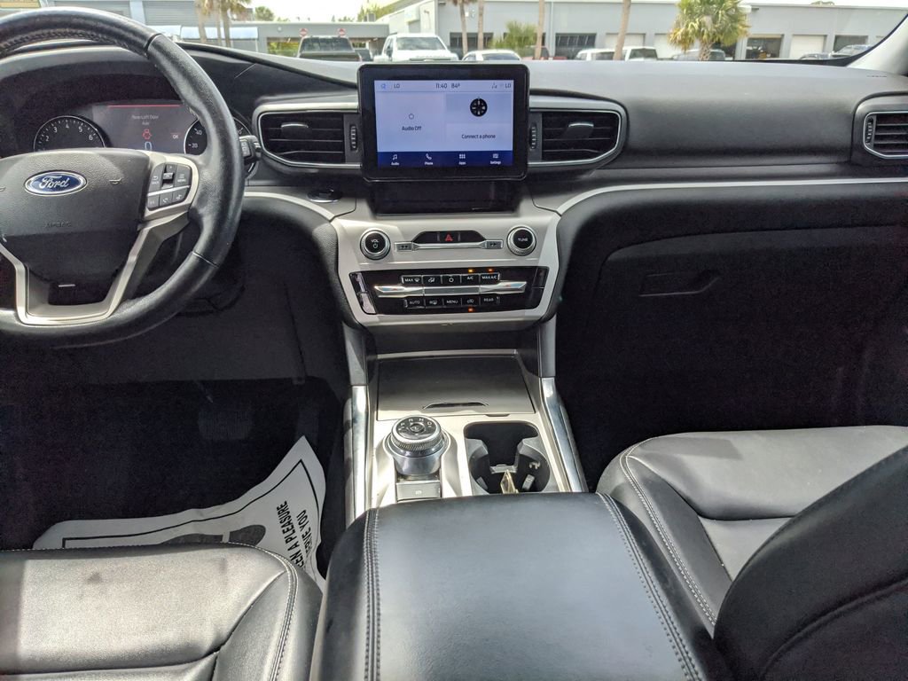 Certified 2022 Ford Explorer XLT w/ Equipment Group 202A image 15