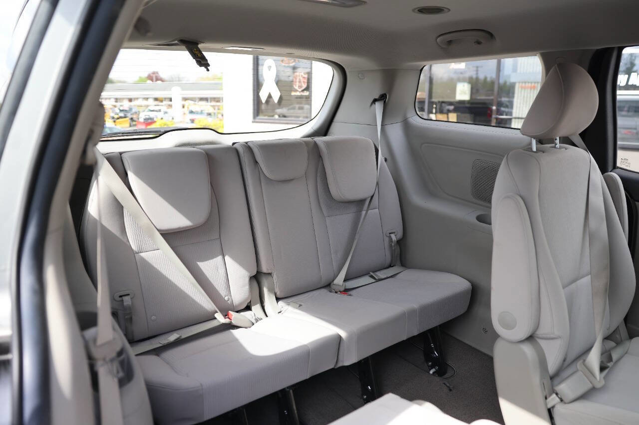 Used 2019 Kia Sedona L FWD image 12