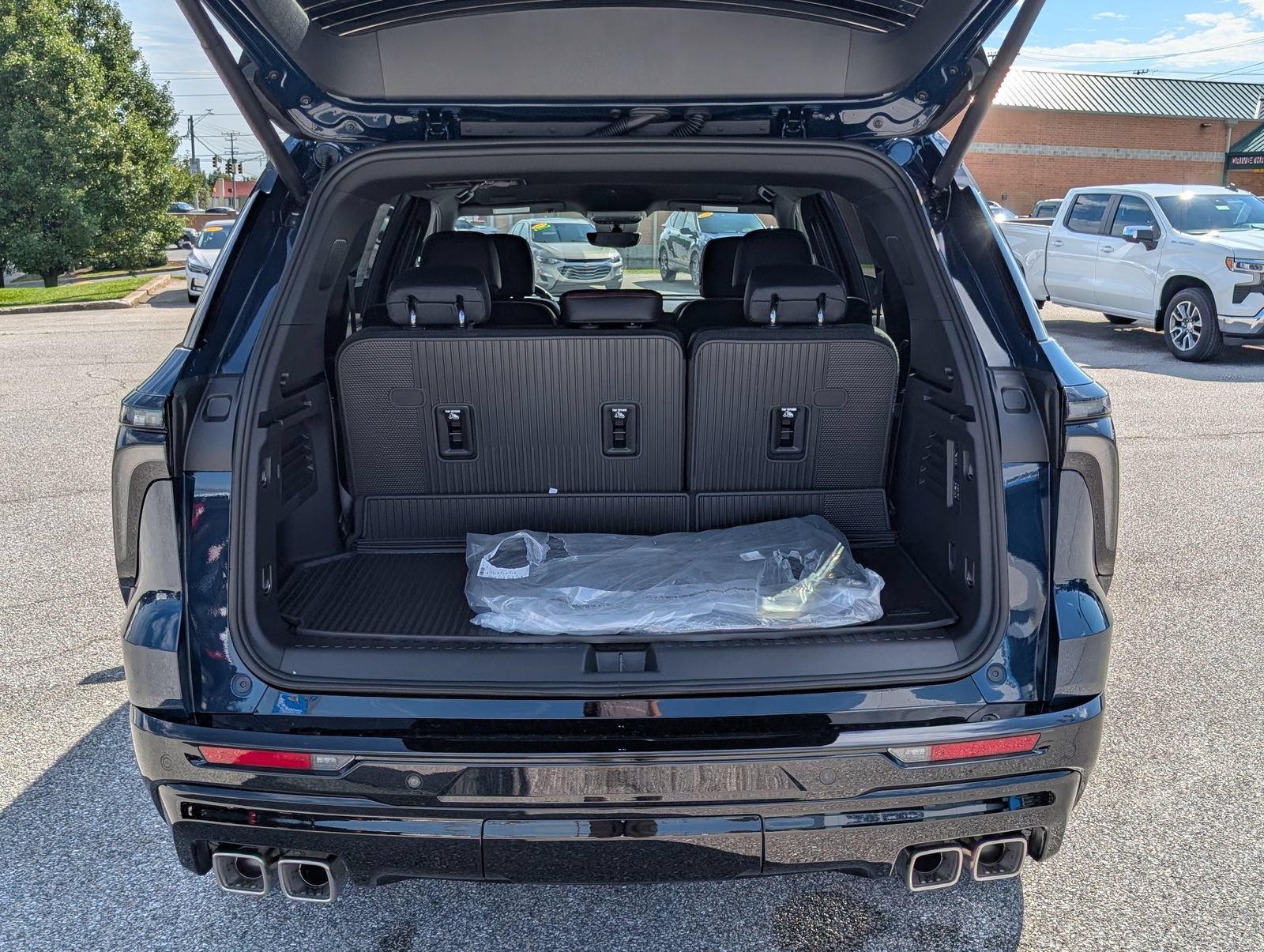 New 2027 Chevrolet Traverse RS w/ LPO, Floor Liner Package FWD image 11