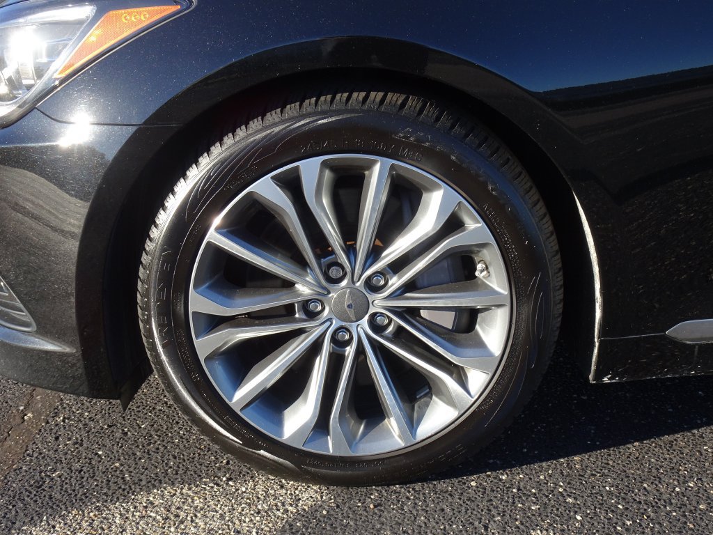 Used 2015 Hyundai Genesis 3.8 w/ Option Group 03 AWD/4WD image 32