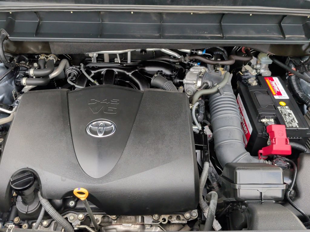 Used 2021 Toyota Highlander XLE FWD image 27