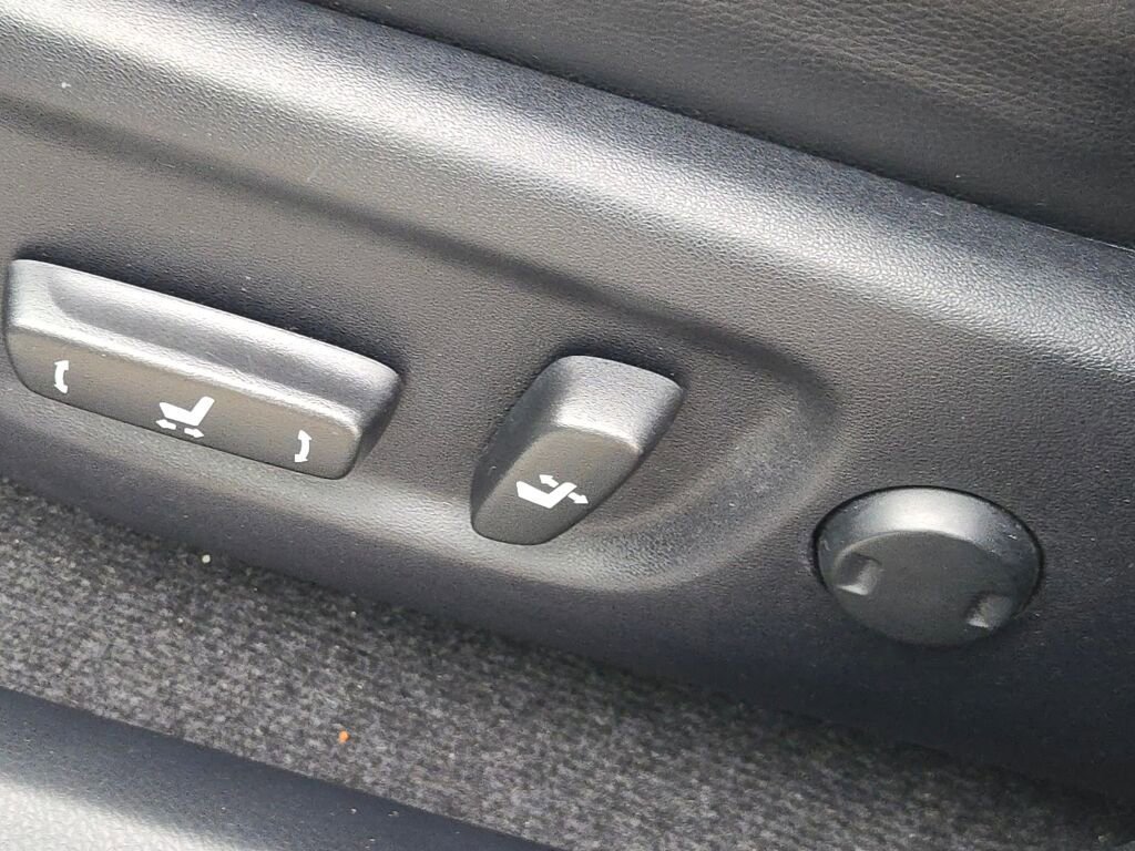 Used 2015 Toyota RAV4 Limited image 23