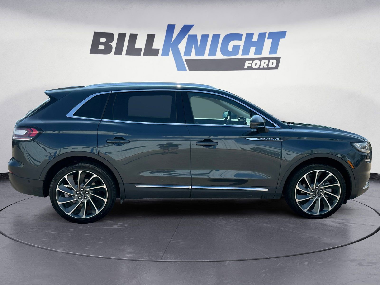 Used 2021 Lincoln Nautilus Reserve w/ Equipment Group 202A image 6