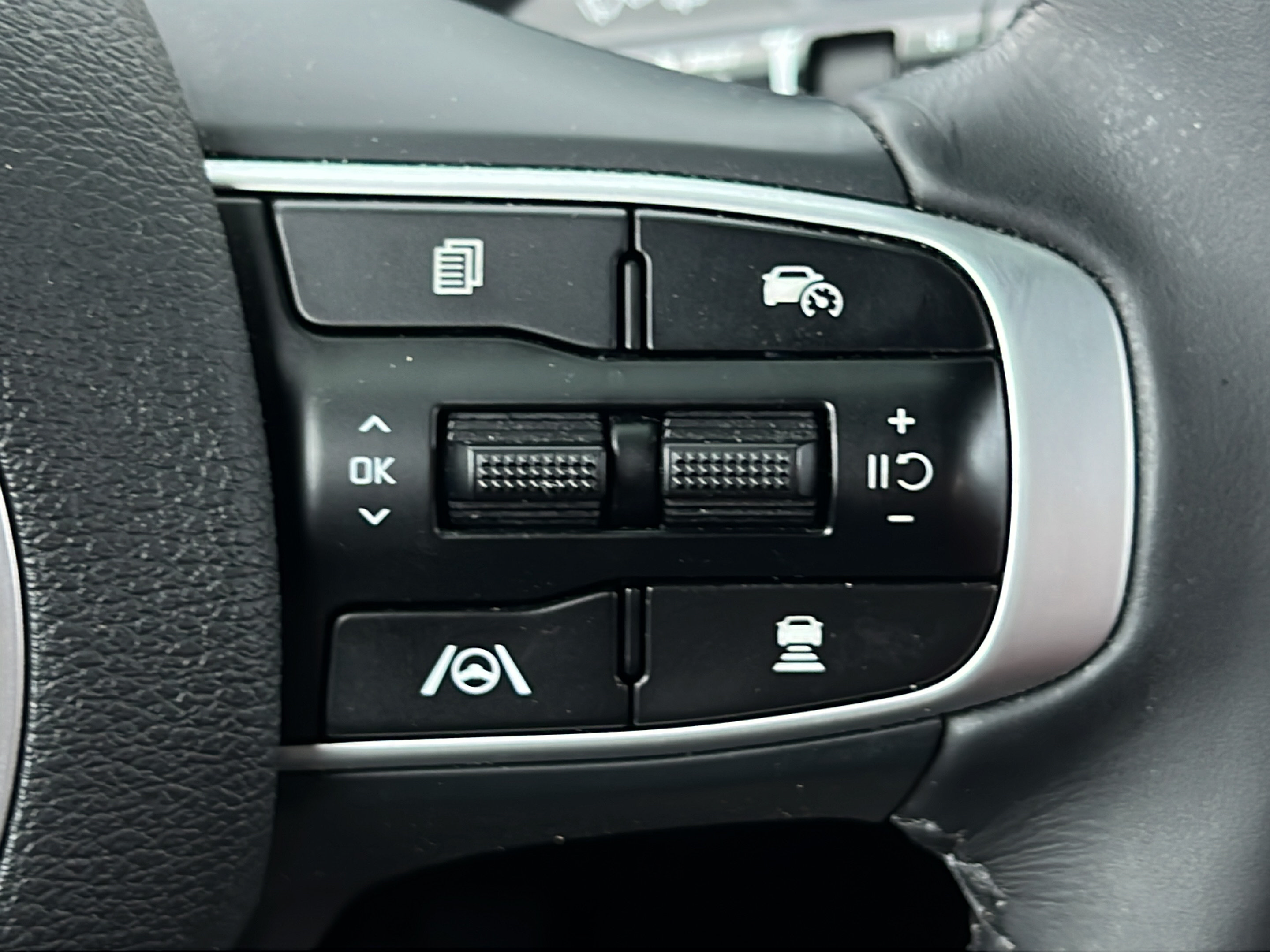 Certified 2025 Kia Sportage SX FWD image 25