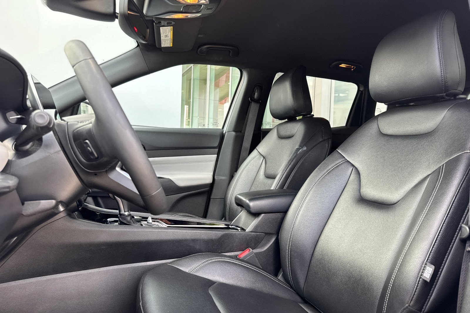 Used 2025 Jeep Compass Limited AWD/4WD image 5