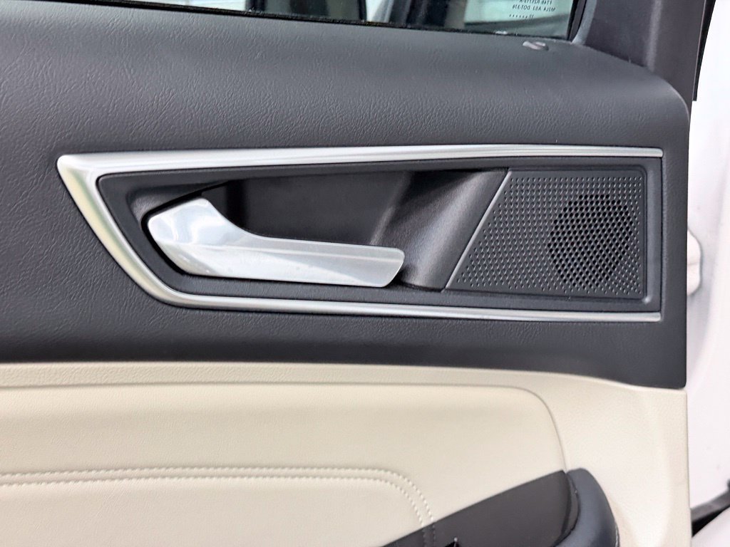 Used 2019 Ford Edge Titanium w/ Cold Weather Package AWD/4WD image 18