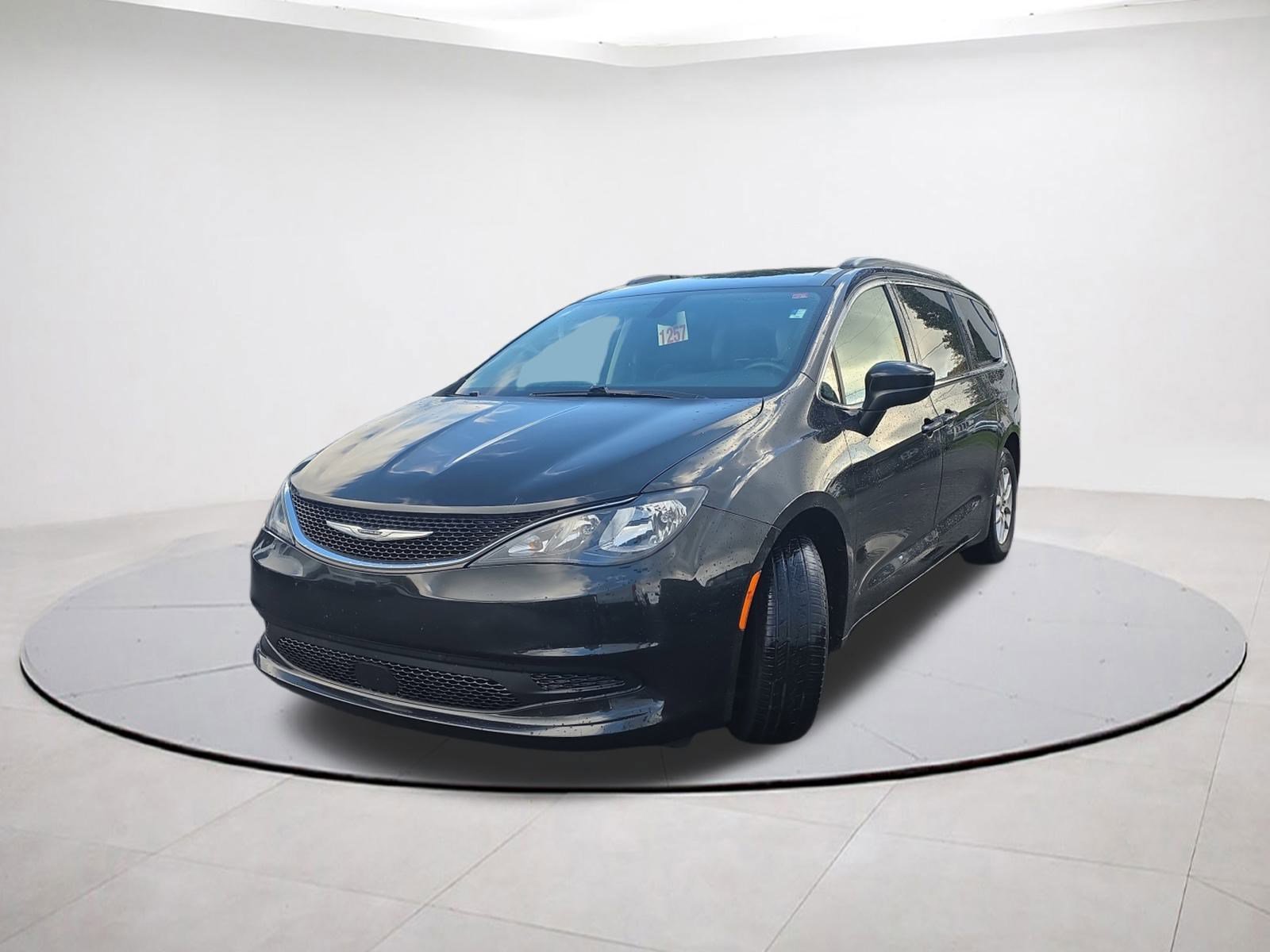 Used 2021 Chrysler Voyager Lxi image 3