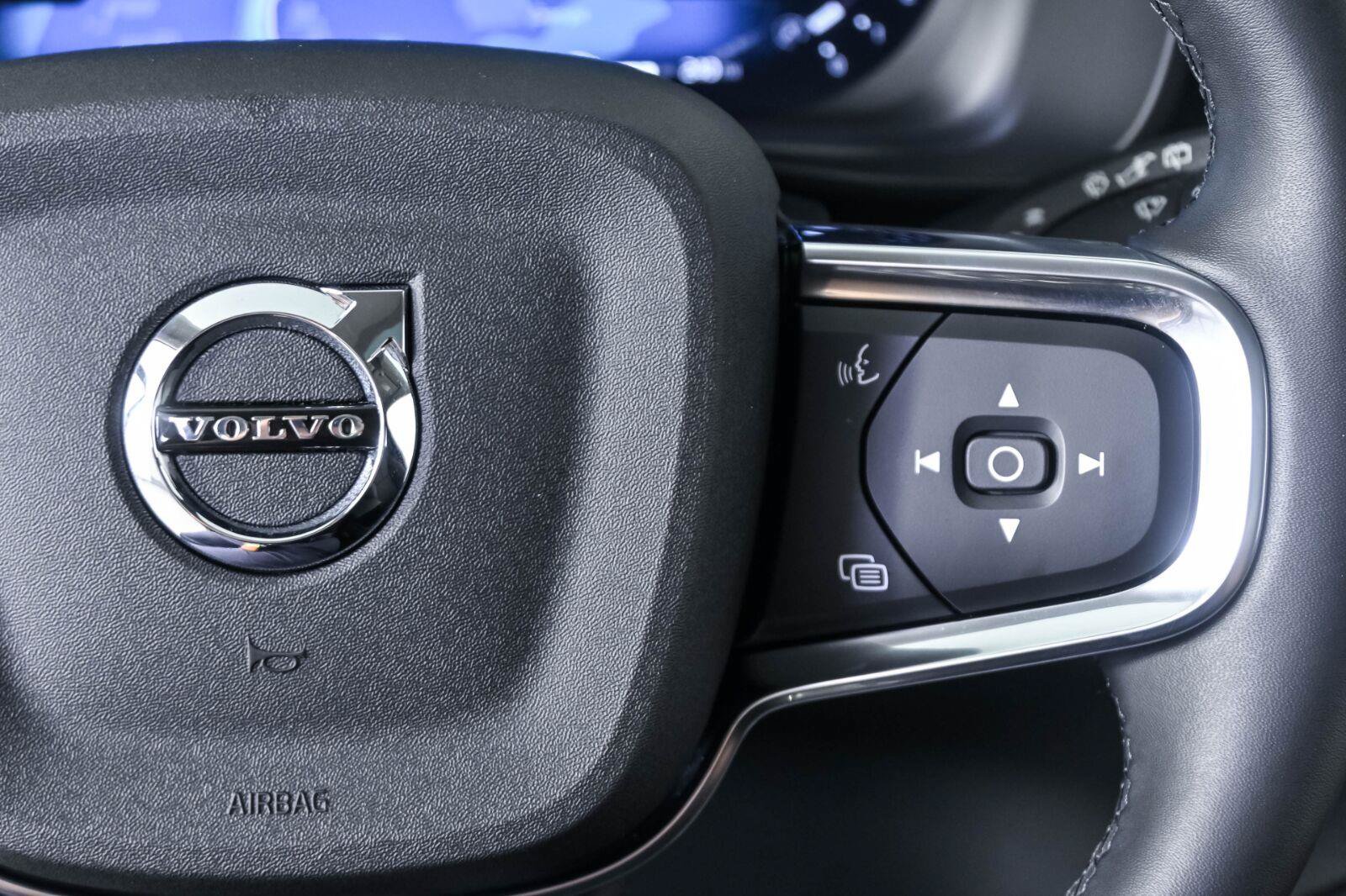 Used 2024 Volvo XC40 B5 Core w/ Protection Package Premier AWD/4WD image 10