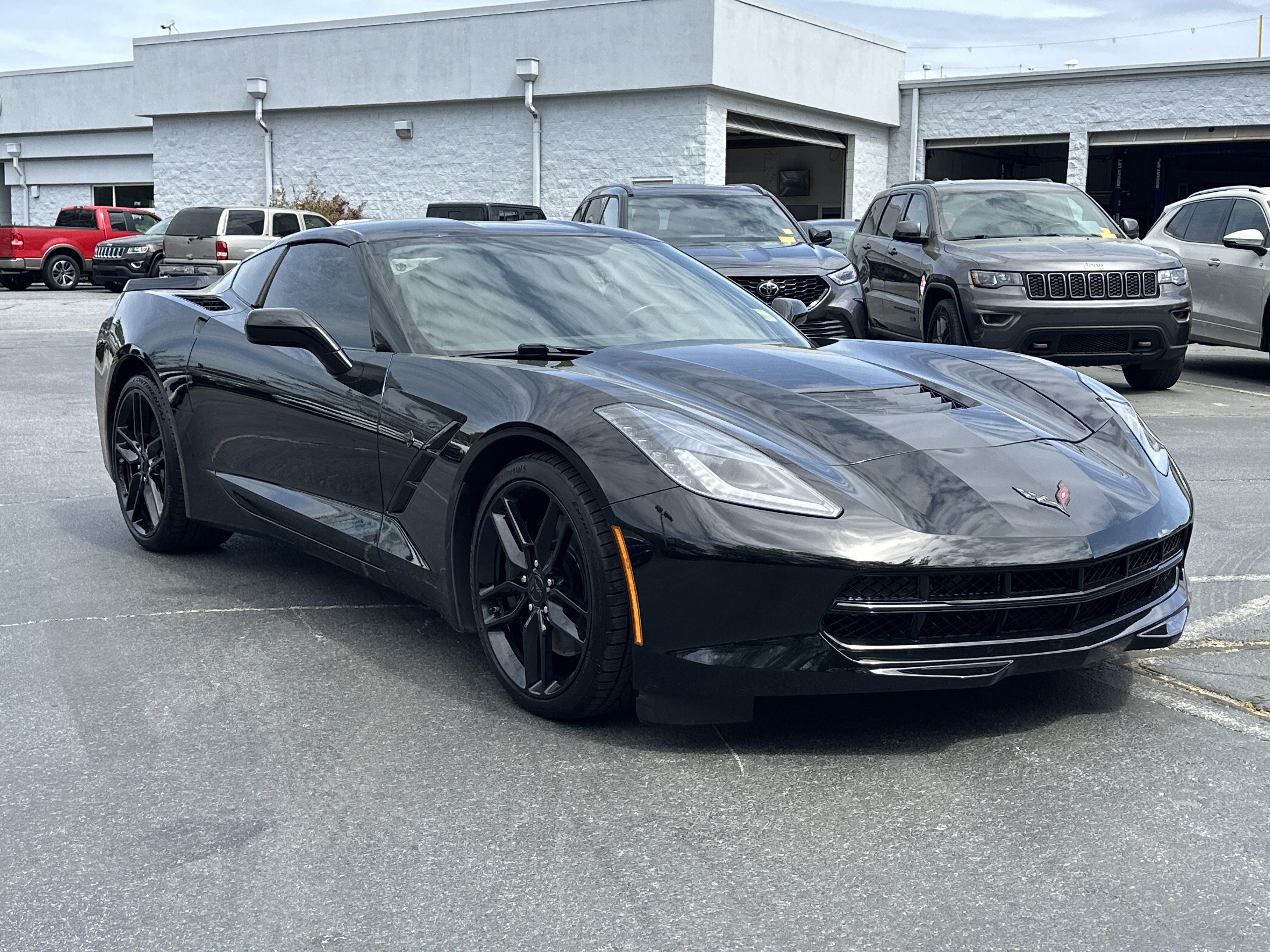 Used 2017 Chevrolet Corvette Stingray Coupe w/ Carbon Flash Badge Package RWD image 2