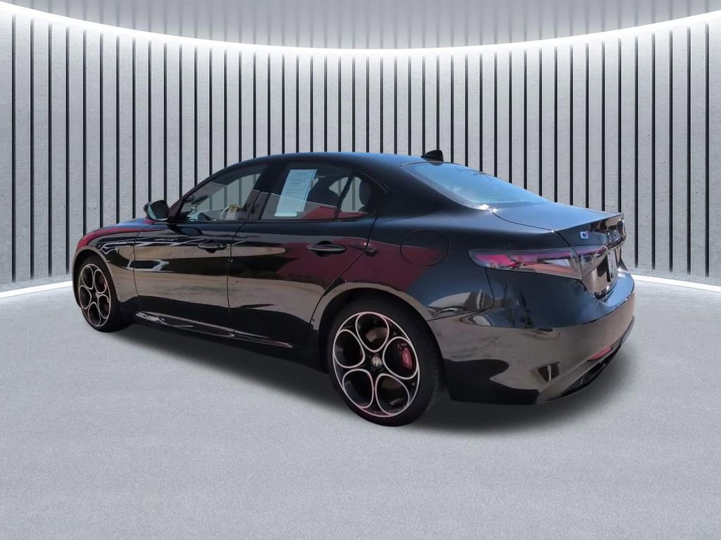 Used 2024 Alfa Romeo Giulia Veloce AWD/4WD image 13