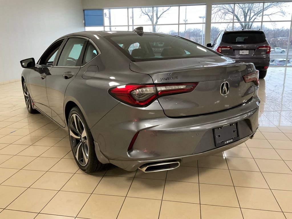 Certified 2025 Acura TLX w/ Technology Package image 6