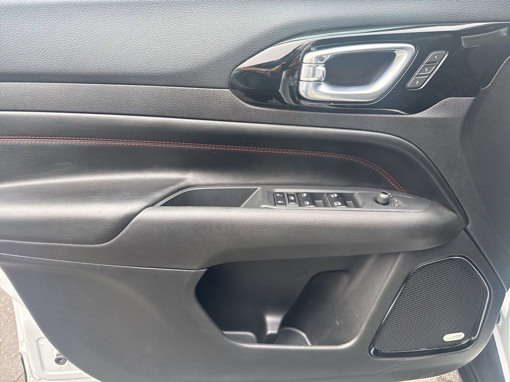 Certified 2025 Jeep Compass Trailhawk w/ Trailhawk Elite Group image 14