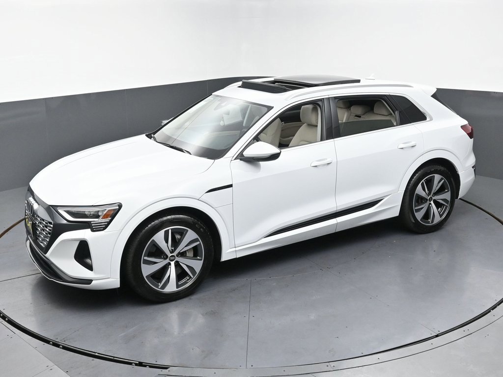 Used 2024 Audi Q8 e-tron Premium image 48