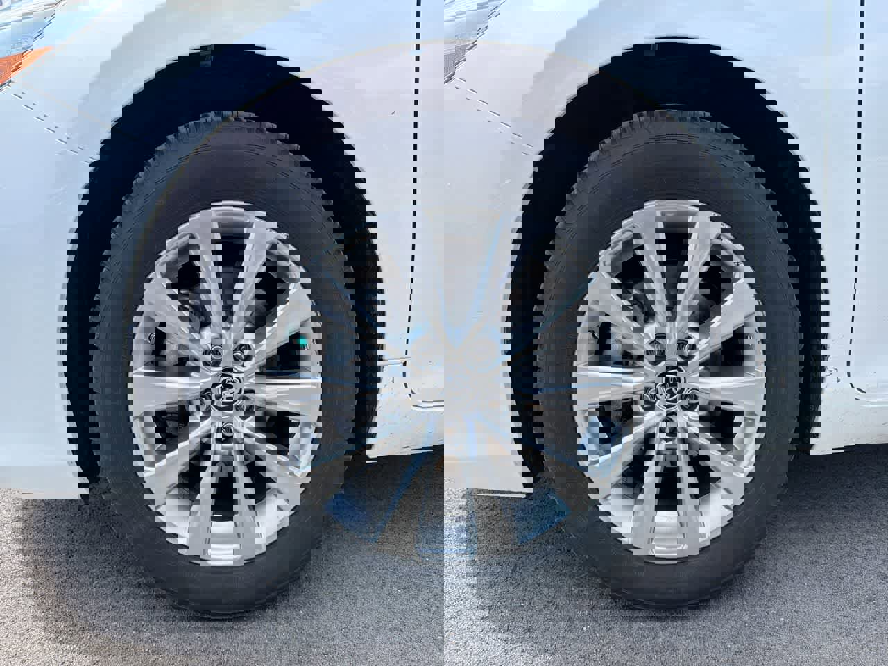 Used 2015 Toyota Camry XLE w/ Moonroof Package image 19