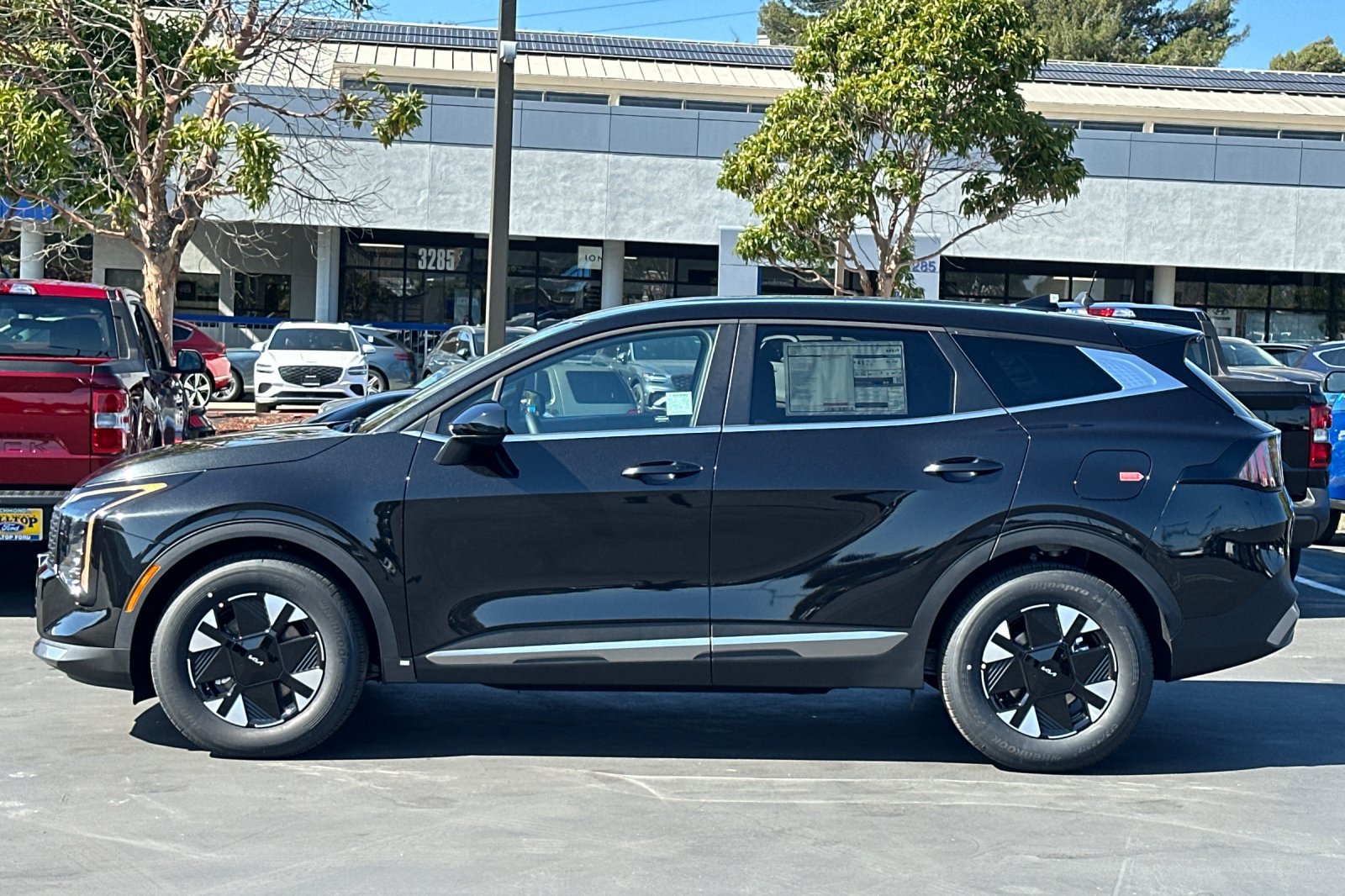 New 2027 Kia Sportage LX FWD image 7