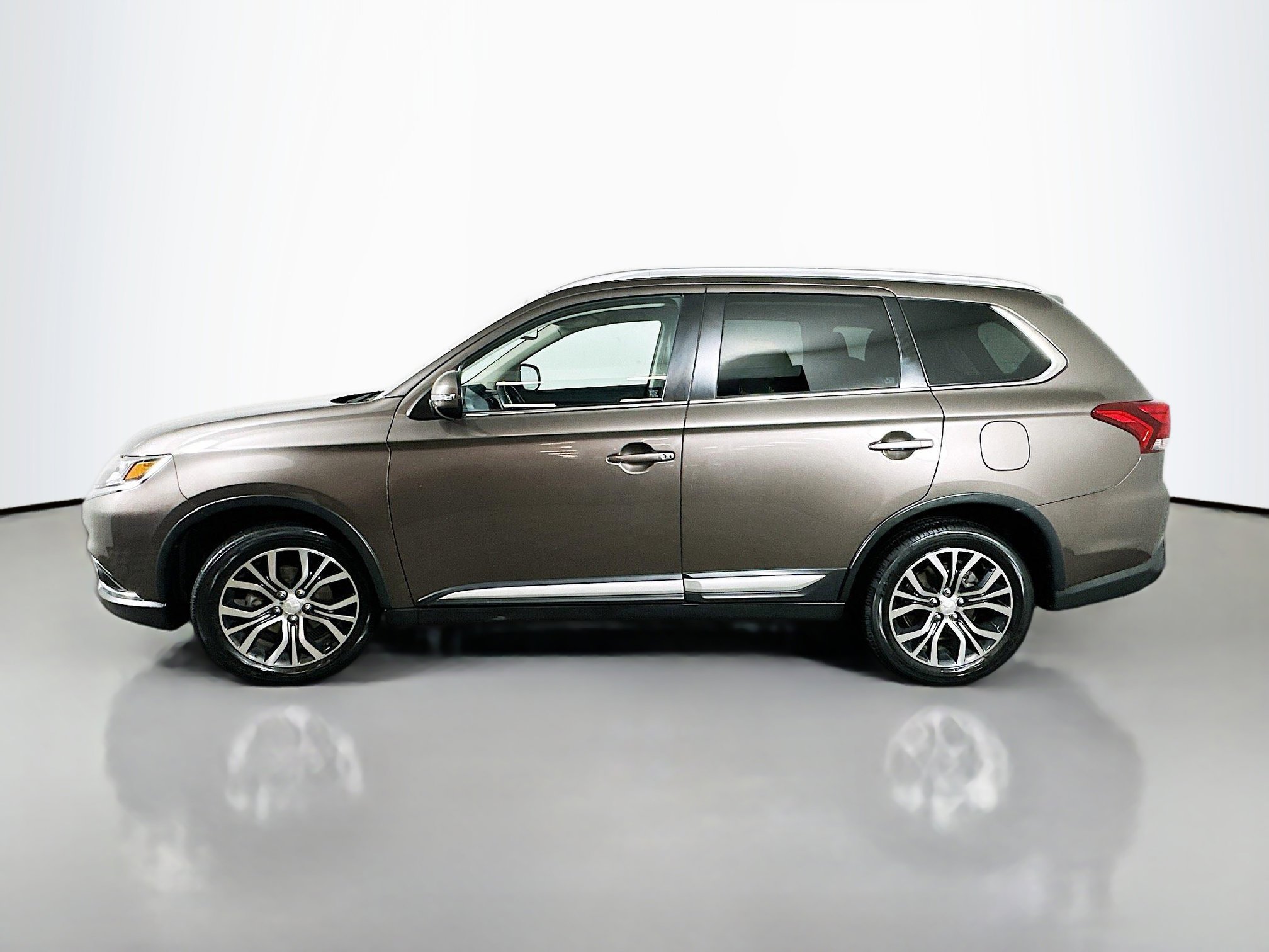 Used 2017 Mitsubishi Outlander SEL FWD image 4