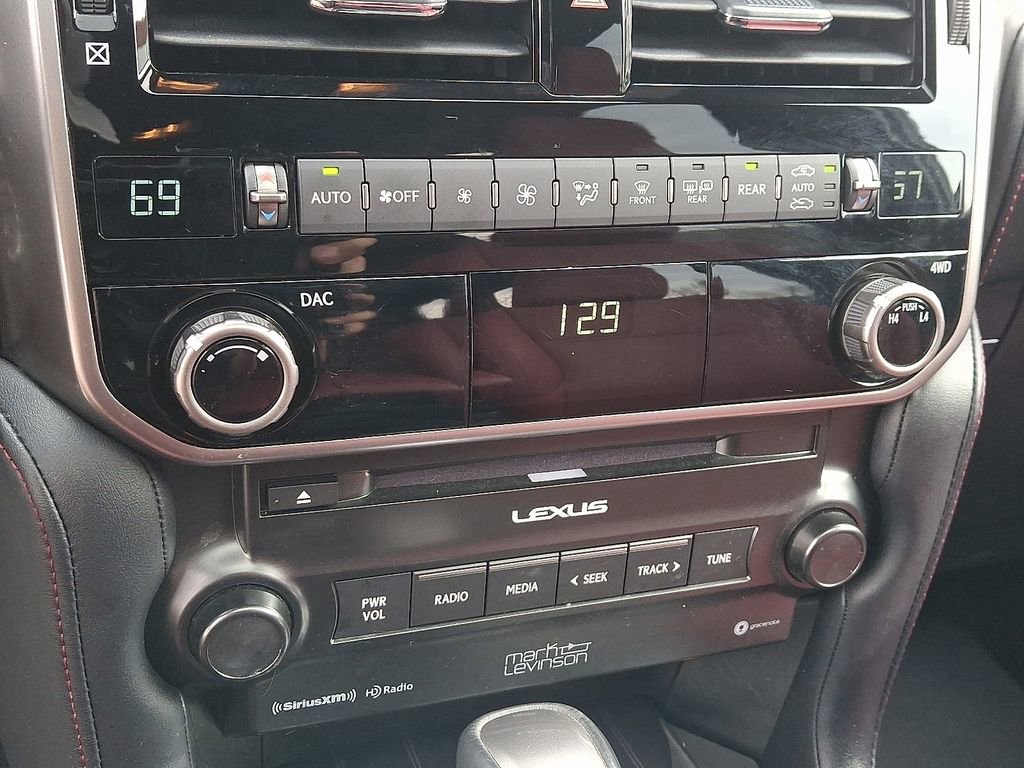 Used 2023 Lexus GX 460 Premium w/ Accessory Package image 17