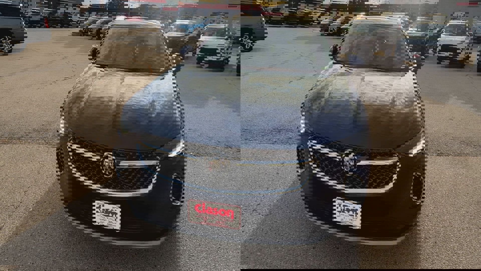 Used 2023 Buick Envision Avenir image 3