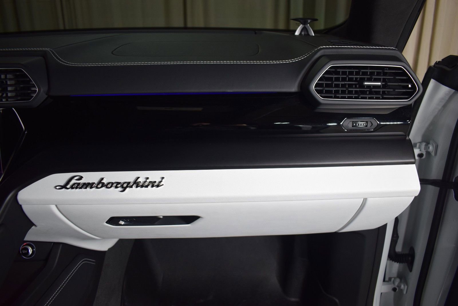 Used 2024 Lamborghini Urus S image 23