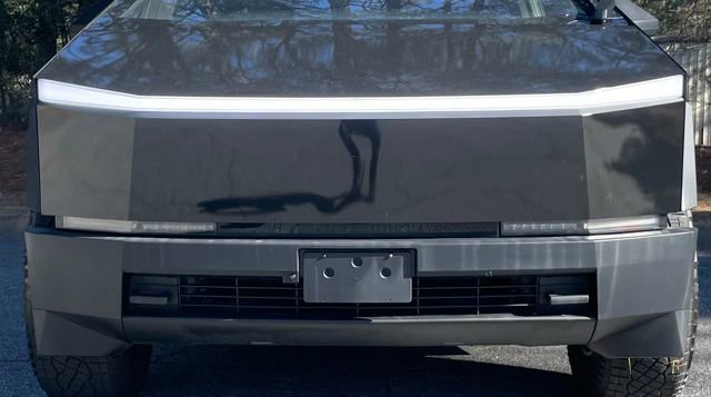 Used 2025 Tesla Cybertruck 2WD Crew Cab image 12