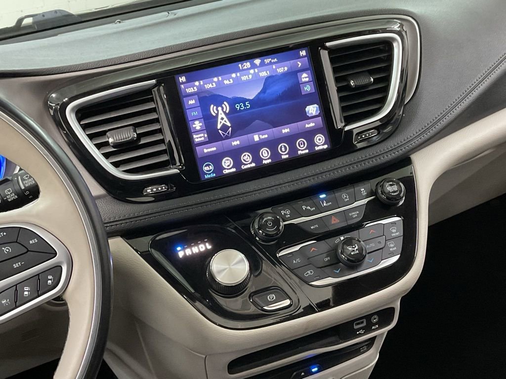 Used 2018 Chrysler Pacifica Limited w/ Tire & Wheel Group image 13