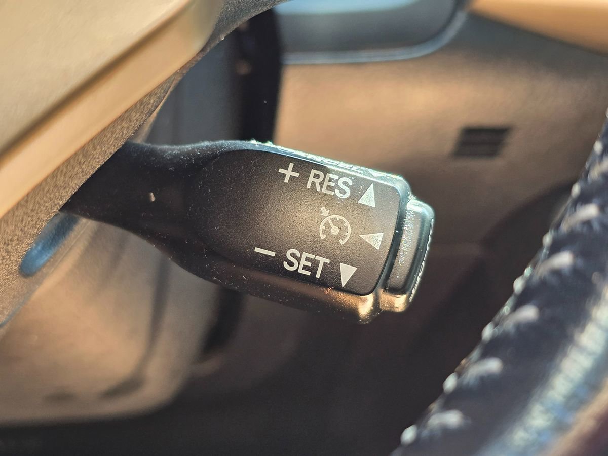 Used 2015 Lexus CT 200h FWD image 29