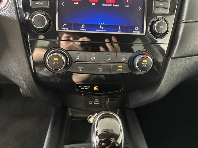 Used 2018 Nissan Rogue SV image 23