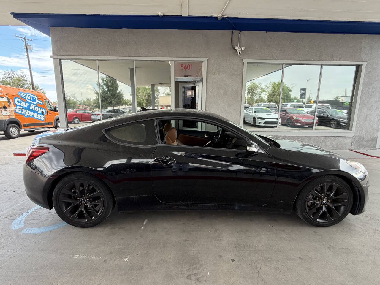 Used 2013 Hyundai Genesis 3.8 RWD image 9