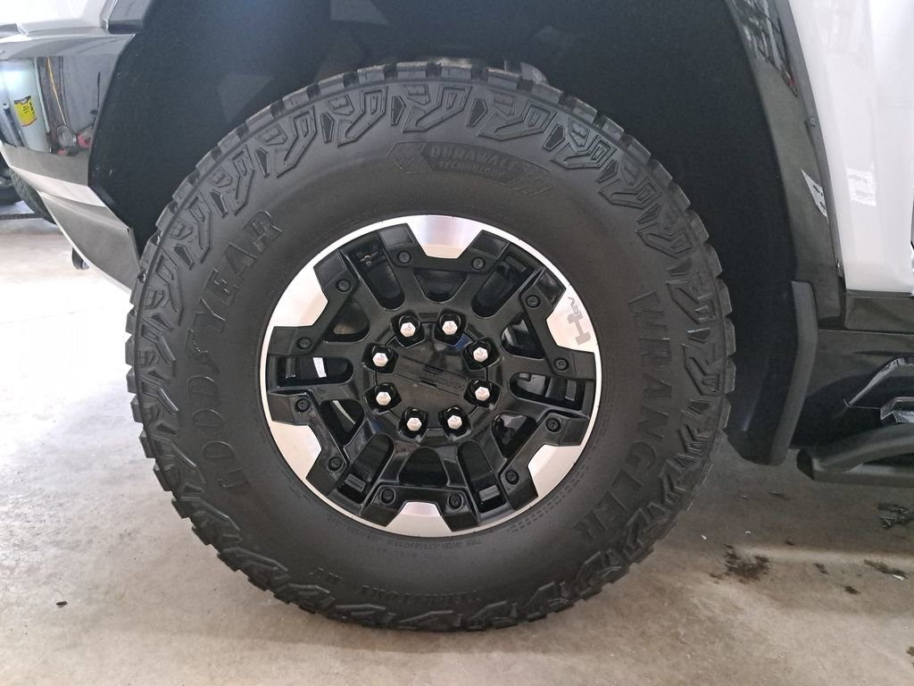 New 2025 GMC Hummer EV 2X image 40