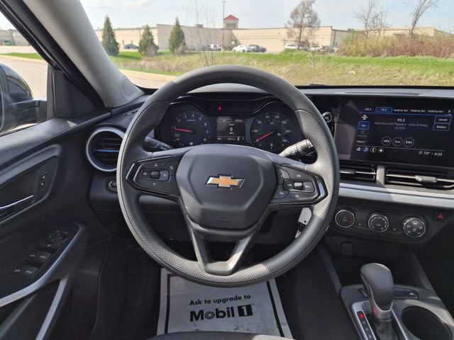 Used 2024 Chevrolet Trax LS w/ LS Convenience Package FWD image 18