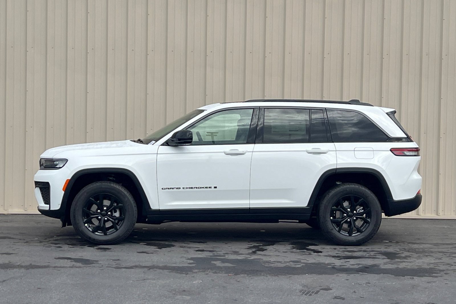 New 2026 Jeep Grand Cherokee Altitude AWD/4WD image 9