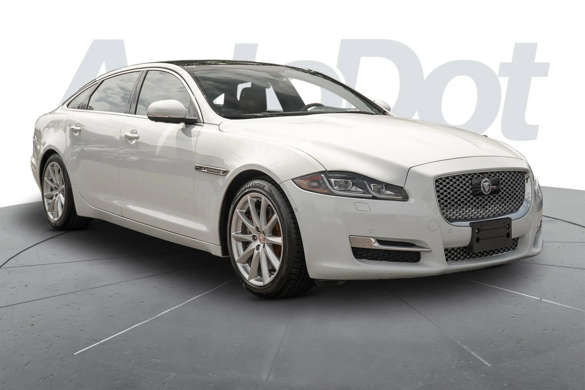 Used 2017 Jaguar XJ L Portfolio AWD/4WD image 4