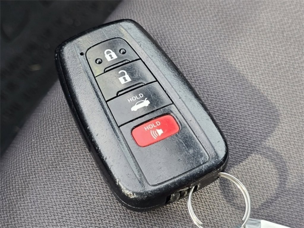 Used 2019 Toyota Camry LE image 31