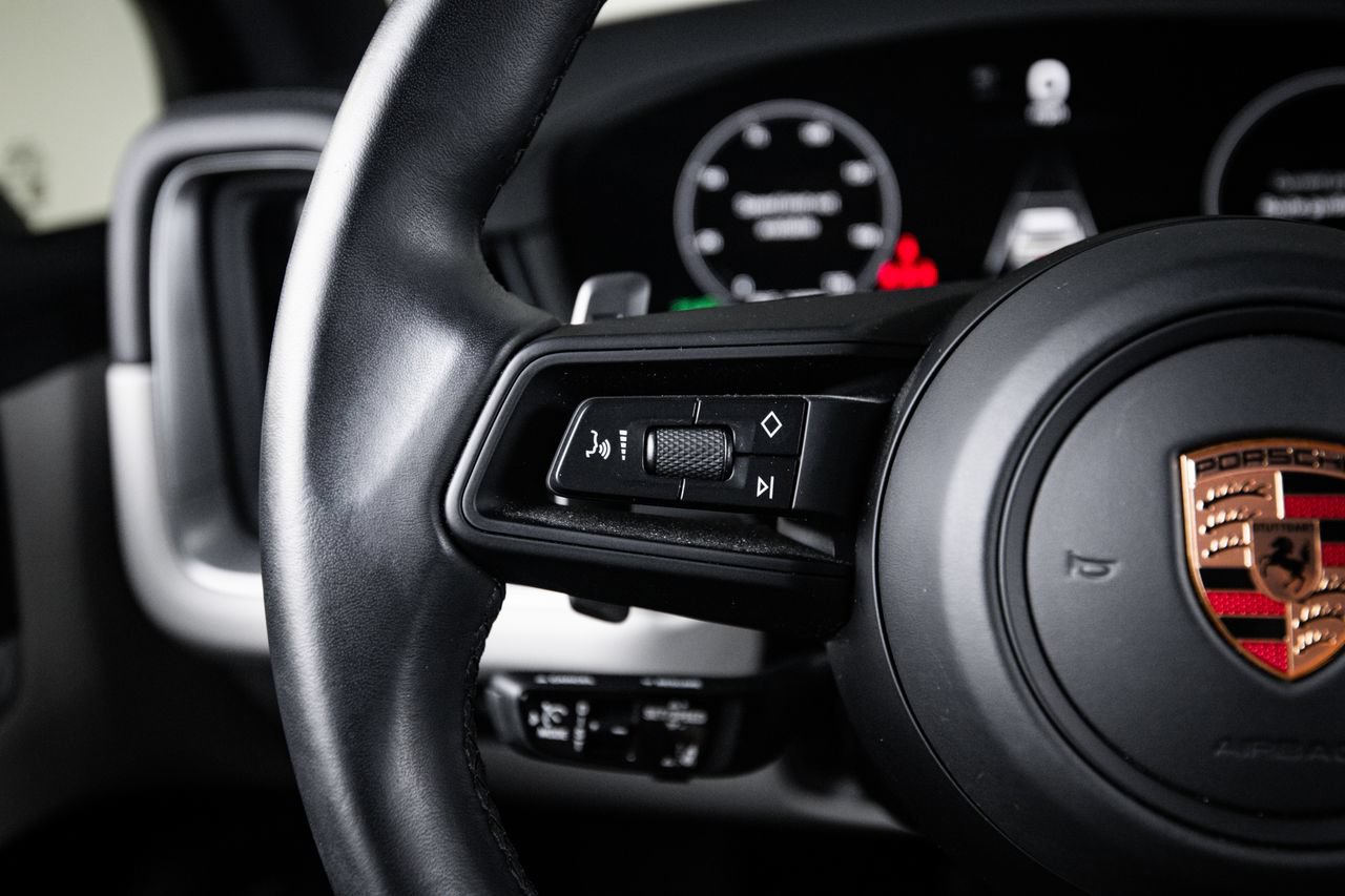 Certified 2025 Porsche Cayenne E-Hybrid AWD/4WD image 17