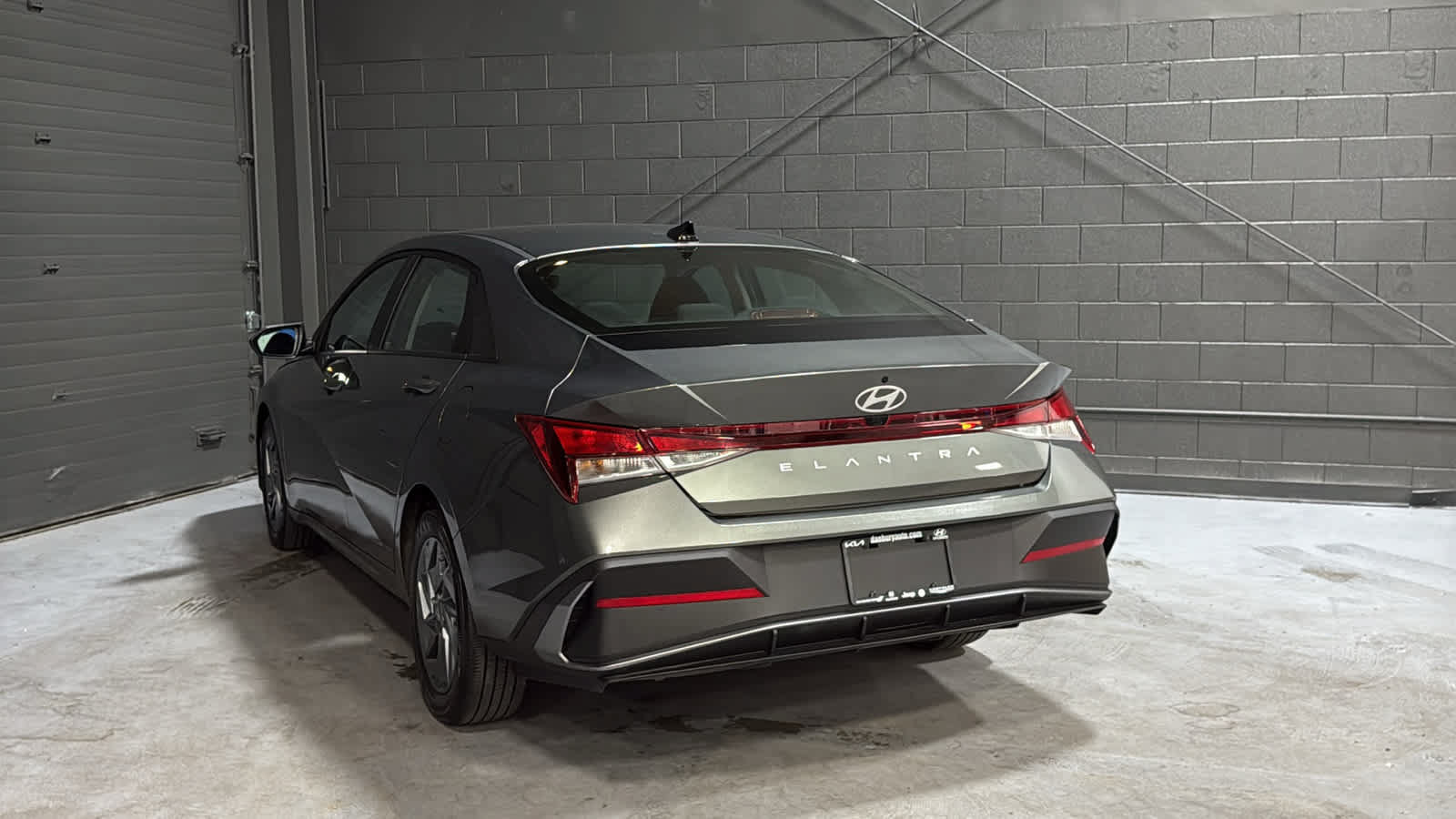 Used 2024 Hyundai Elantra SEL FWD image 6