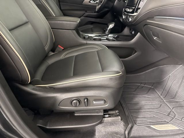 Used 2023 Chevrolet Traverse Premier w/ Redline Edition image 19