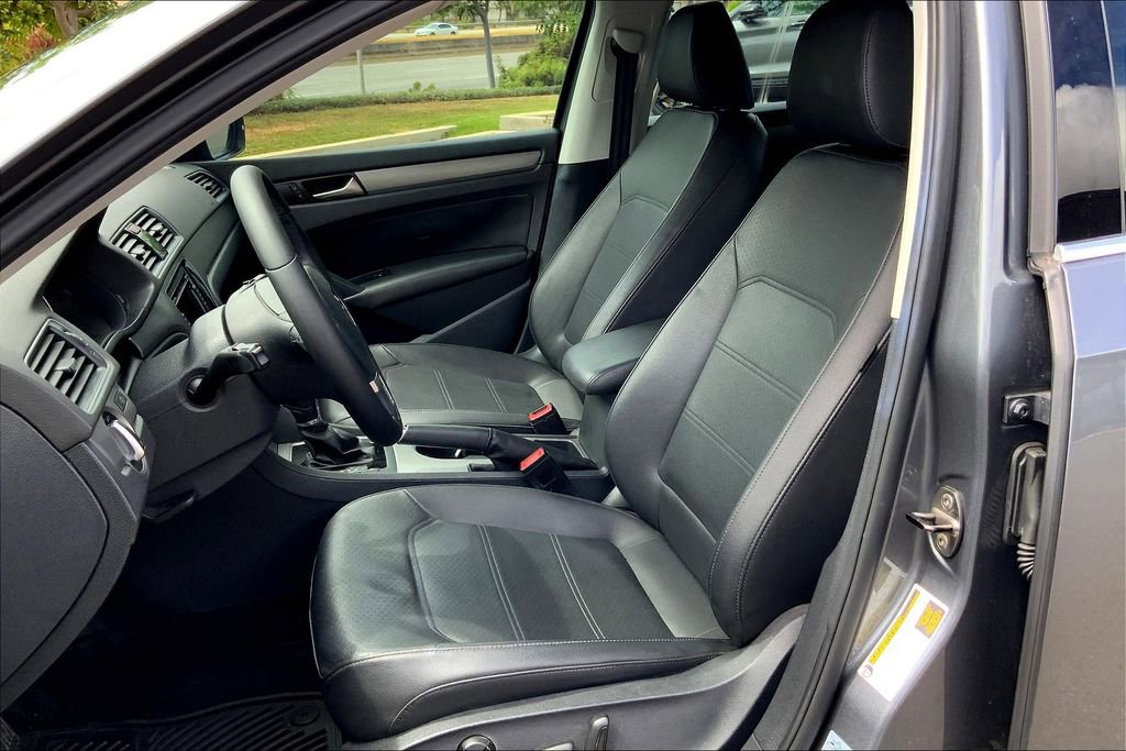 Used 2014 Volkswagen Passat 2.5 SE FWD image 23