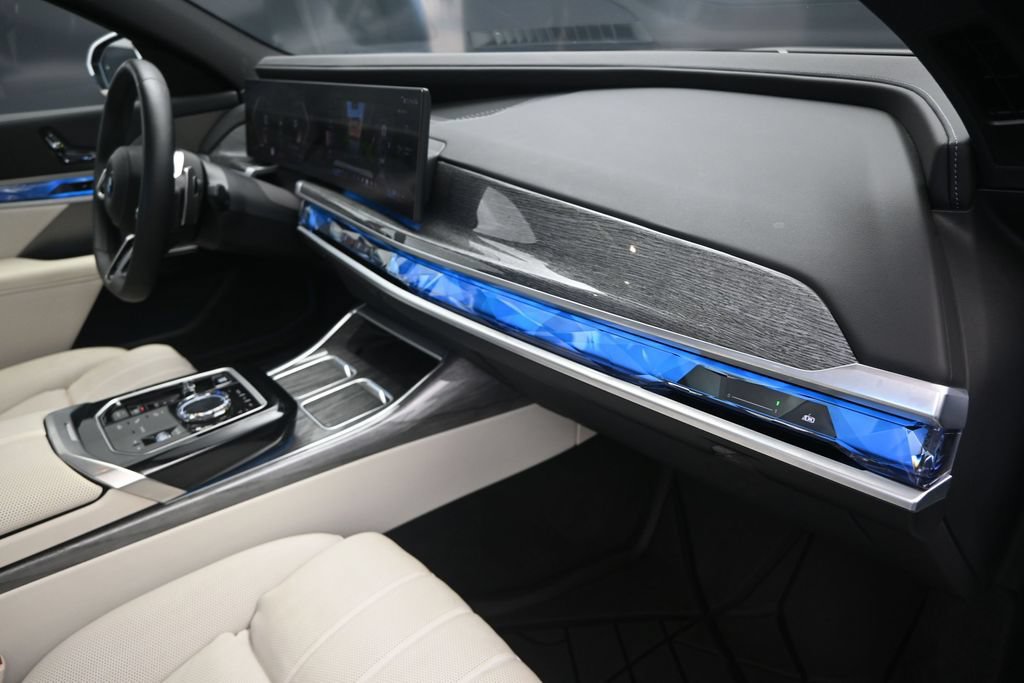 Certified 2024 BMW 740i w/ Executive Package RWD image 24
