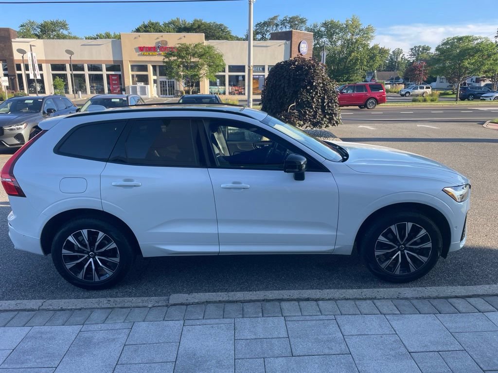 Used 2024 Volvo XC60 B5 Plus AWD/4WD image 6
