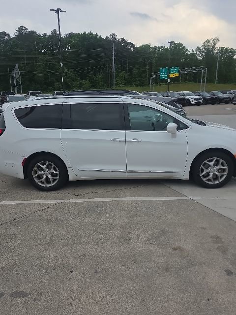 Used 2019 Chrysler Pacifica Touring-L Plus w/ Tire & Wheel Group FWD image 24