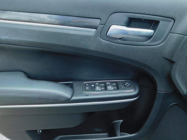 Used 2021 Chrysler 300 Touring L image 7