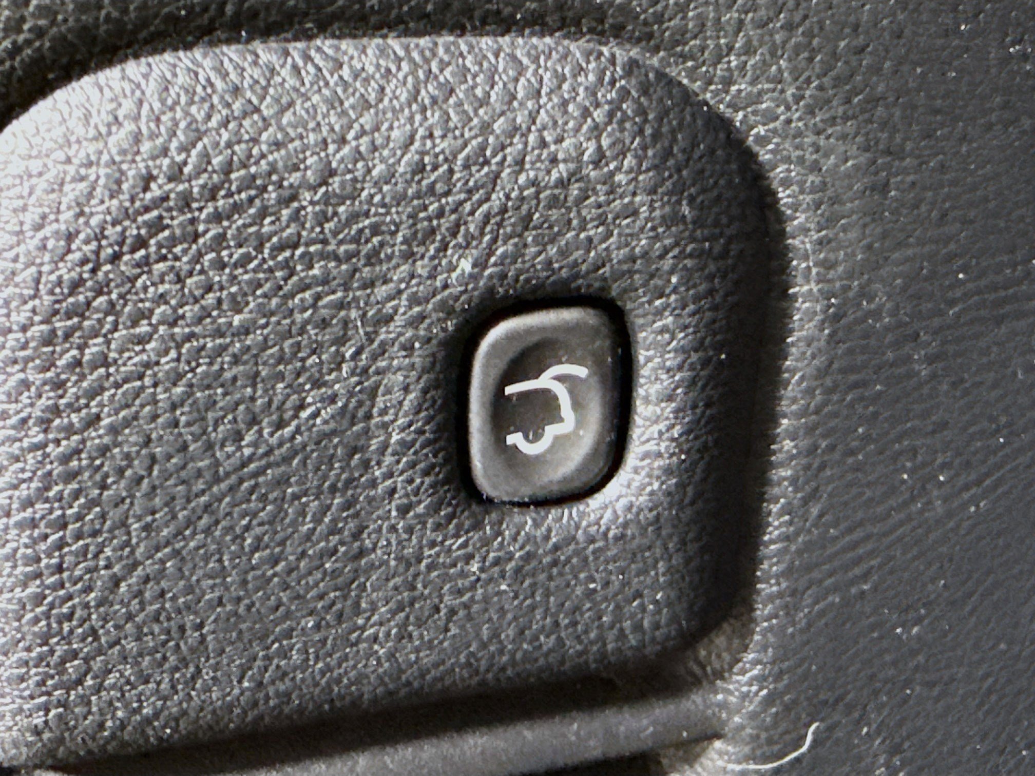 Used 2019 Jeep Grand Cherokee Altitude image 41