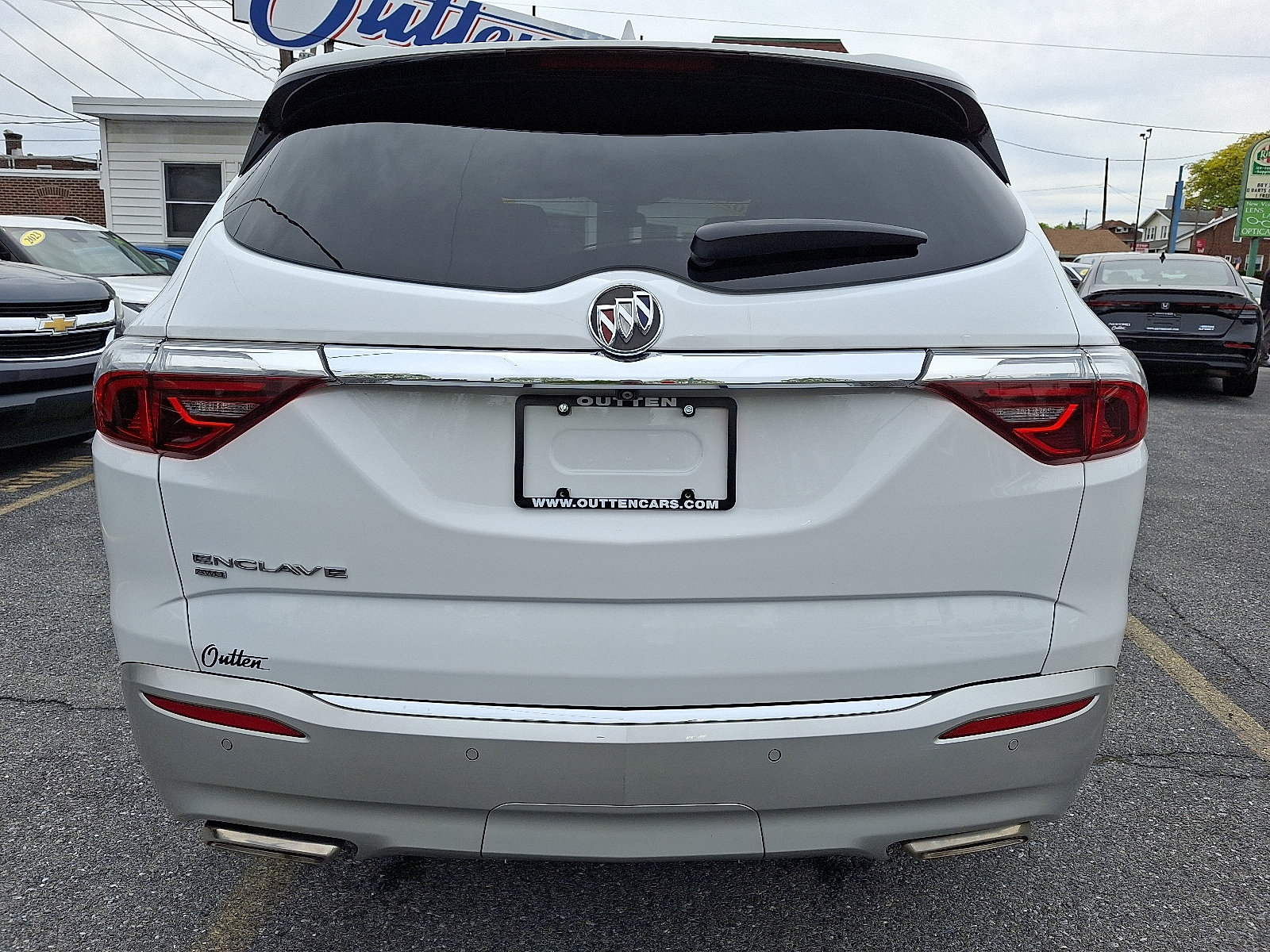 Used 2023 Buick Enclave Essence AWD/4WD image 4